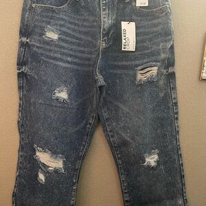 NWT Rue 21 Relaxed Crop Distressed Jeans